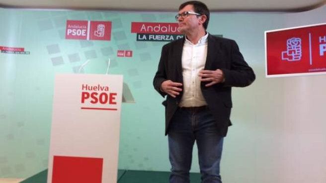 El alcalde de La Puebla denuncia a IU por 'calumnias' por decir que lleva en coche a mayores a votar