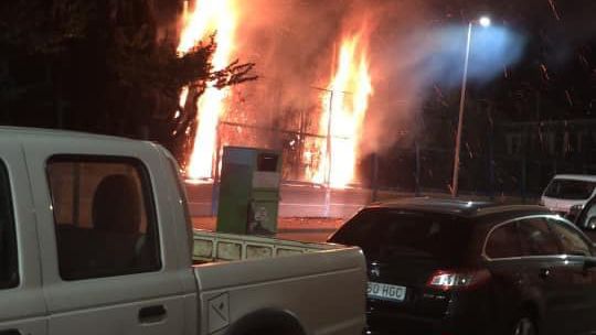 Sofocan un incendio en los alrededores del IES La Arboleda