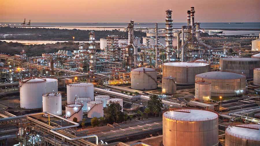 Acuerdo para el ERTE en la refinería, que afectará a 62 trabajadores hasta septiembre de 2021