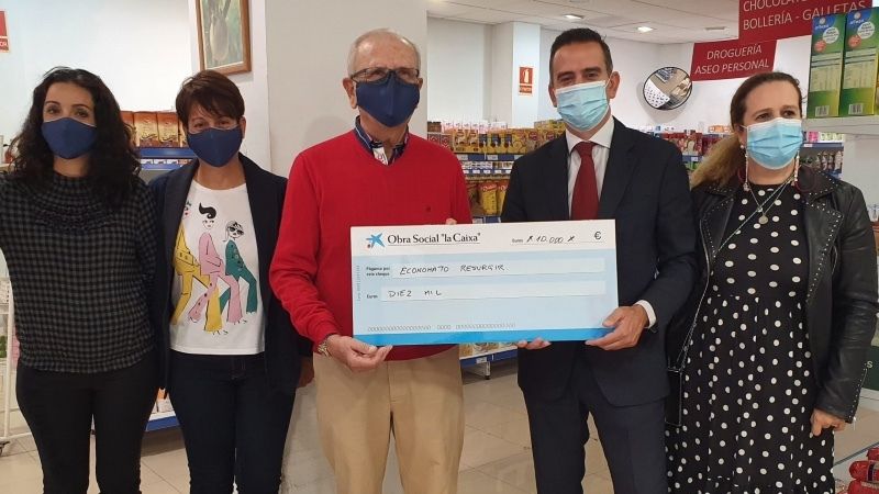 La Fundación 'la Caixa' y CaixaBank colaboran con el economato Resurgir