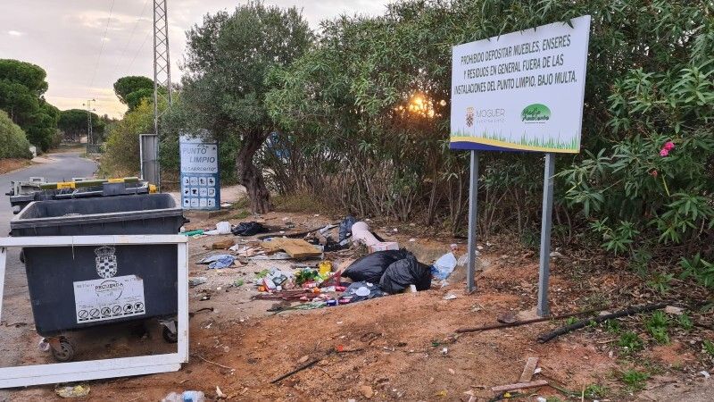 Sancionan a dos personas por arrojar basura en el Coto de Montemayor
