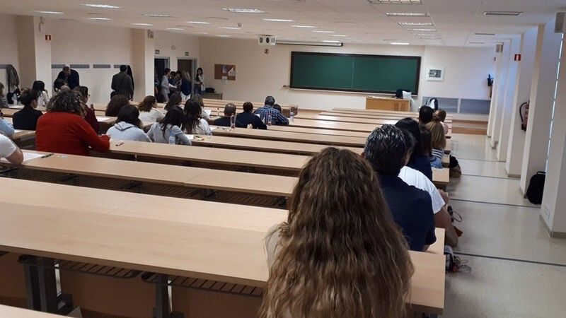 La Junta señala que comunicará 'con 15 días de antelación como mínimo' las nuevas fechas de las oposiciones