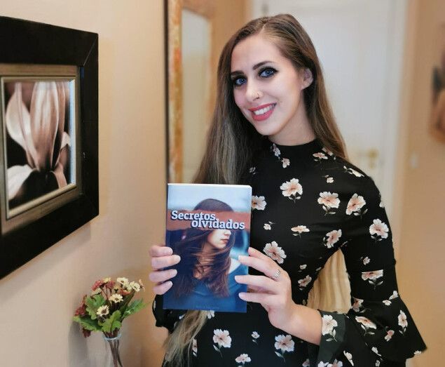 'Secretos olvidados', primera novela de la onubense Cristina López con tinte solidario