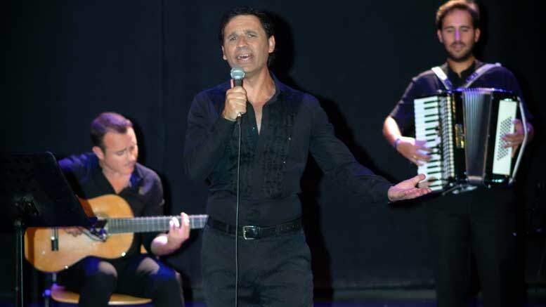 Tarde de ‘Fado y otros cantares’ en el Foro Iberoamericano con la melancólica voz de Juan Santamaría