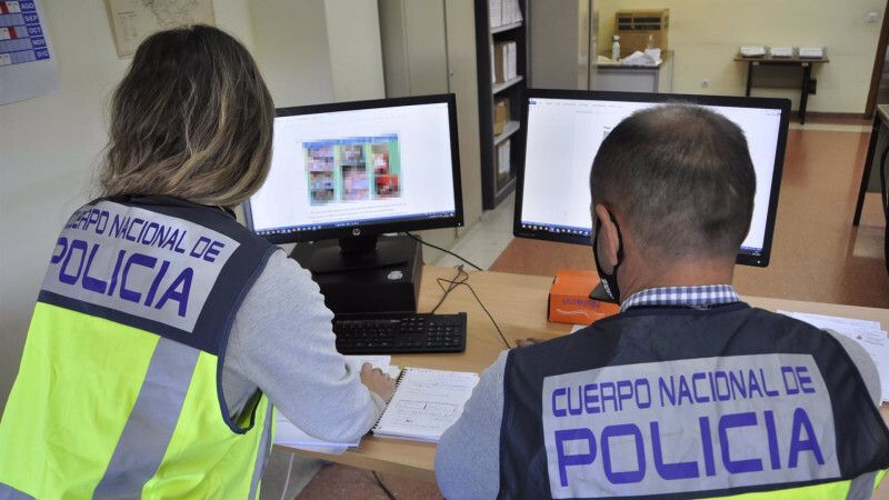 Detienen a 43 personas que compraban y vendían billetes falsos de 20 y 50 euros por Internet