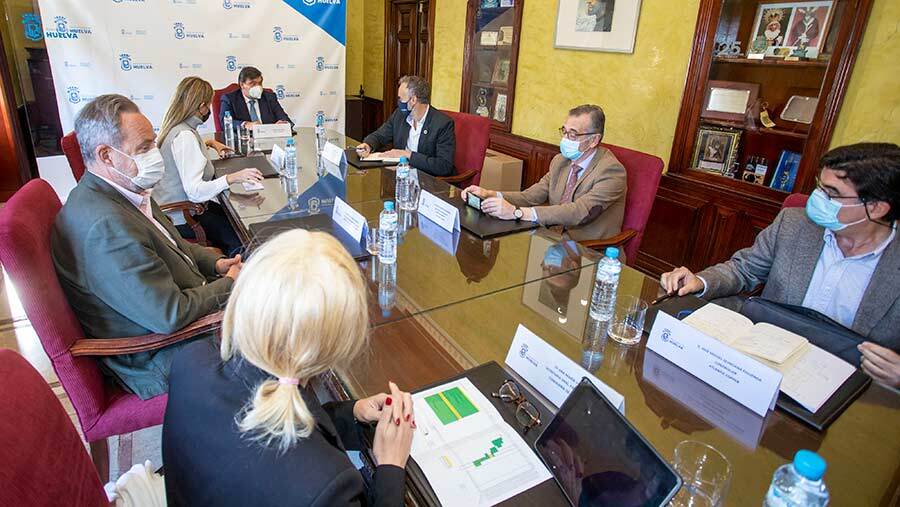 El alcalde destaca que el proyecto ‘Circular’ de Atlantic Copper supone 'una gran oportunidad de empleo y avance hacia la industria limpia'