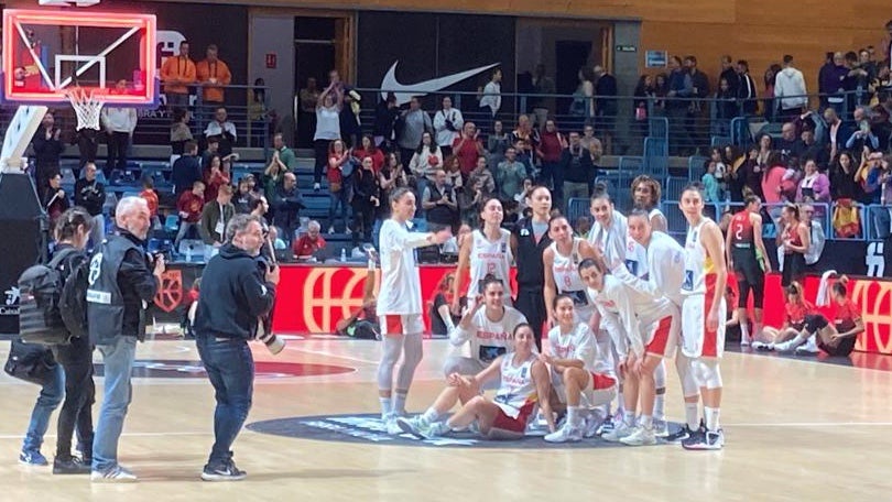 Huelva impulsa a España para conseguir el pase al Europeo (77-66)