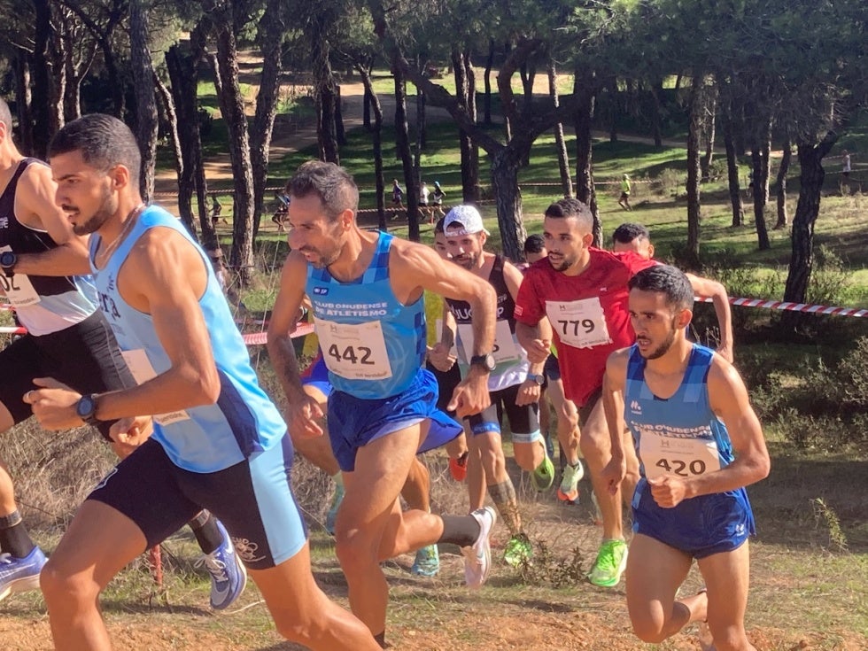 Zakaria Boufaljat se lleva un vibrante duelo ante Emilio Martín en el Cross de Cartaya
