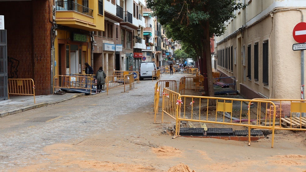 Obras en la calle Palos: el tramo entre el Colegio de Médicos y el cruce con Cardenal Cisneros, el siguiente