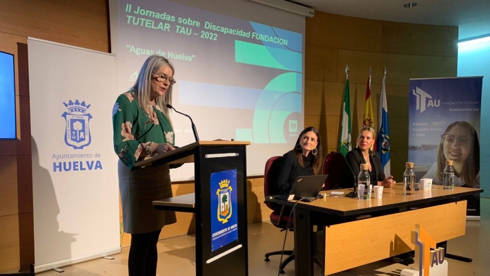 Aguas de Huelva expone su tragbajo por la inclusión total de sus clientes con discapacidad