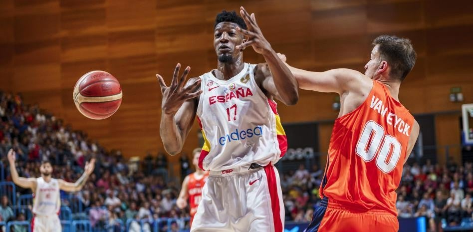 España despierta del sueño a Países Bajos en el último cuarto y sella en Huelva su pase al Mundial (84-72)