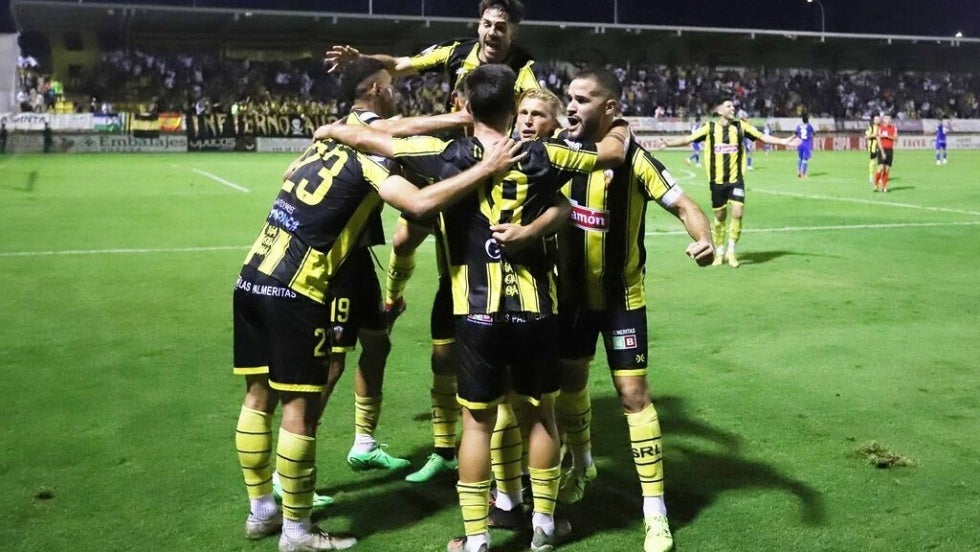 Medio San Roque contra medio Betis Deportivo