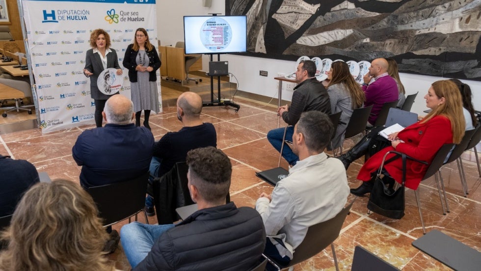 Alcaldes y alcaldesas de la Cuenca Minera conocen los planes de inversión de la Diputación en sus municipios