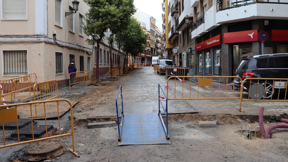 Obras en la calle Palos: el tramo entre el Colegio de Médicos y el cruce con Cardenal Cisneros, el siguiente