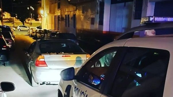 Interceptado por la Policía Local tras saltarse un semáforo conduciendo borracho y haciendo eses por la avenida Cristóbal Colón