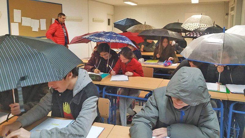 La Junta dice que las goteras de las aulas del IES Estuaria se arreglarán el próximo lunes