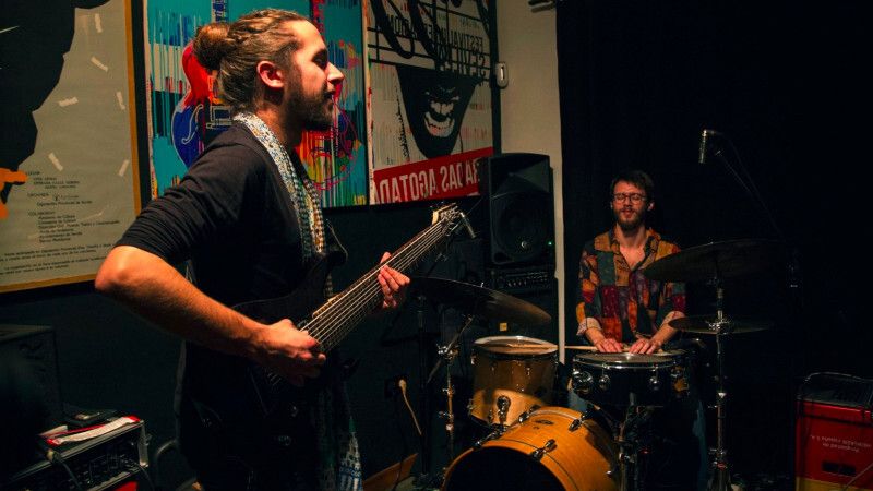 'Almost Gone', jazz inquieto y pasional para La 13