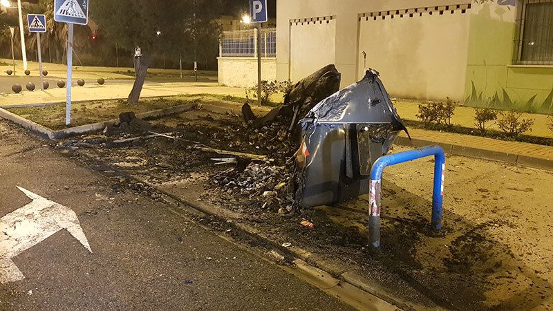 Pánico por un incendio de contenedores