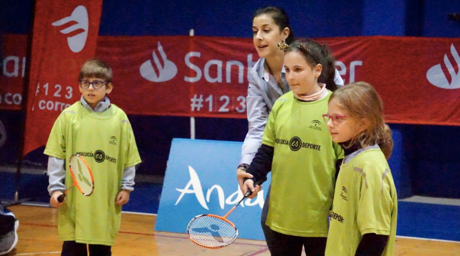 Emocionado reencuentro de Carolina Marín con el colegio sin el que 'no sería la persona que soy hoy día'