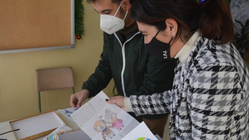 Cartas para llenar de ilusión la residencia Juan Pablo II de Palos de la Frontera