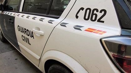 La Guardia Civil alerta de un fraude que ofrece a los mayores vacunarse en casa para robarles