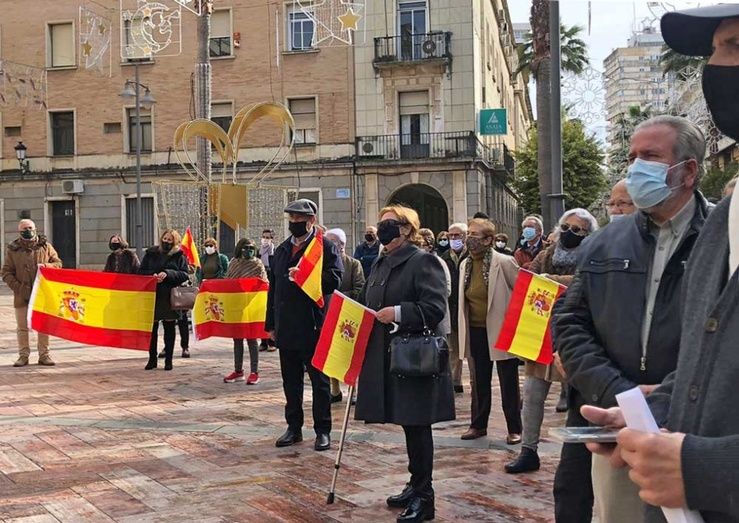 Vox se echa a la calle para defender la Constitución de la 'traición' del Gobierno