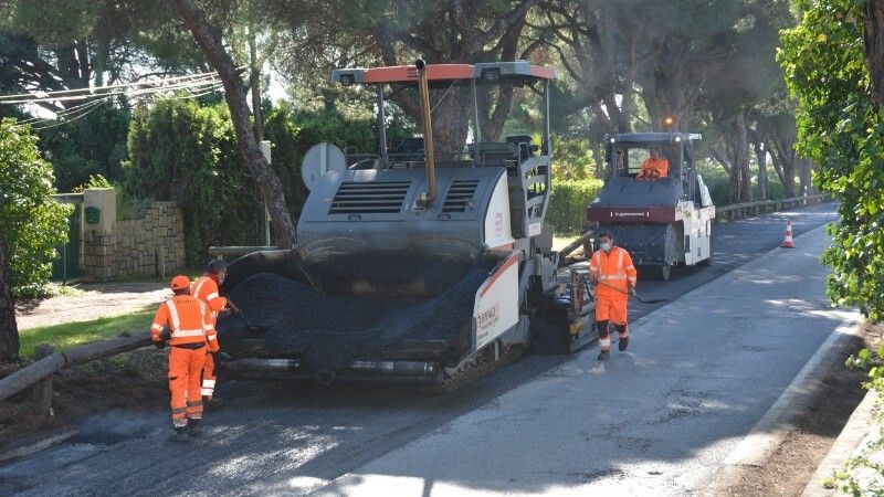 Pavimentan 1.300 metros de firme de la carretera que une Palos y La Rábida