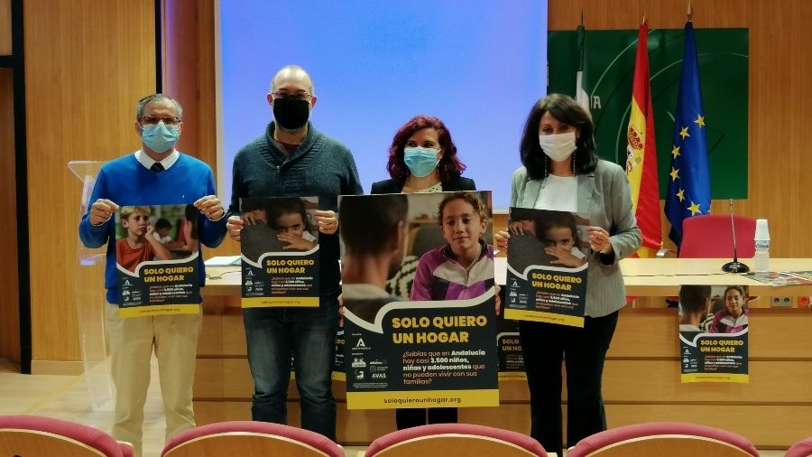 Igualdad lanza una campaña para encontrar familias de acogida a los 145 menores de Huelva que viven en centros de protección
