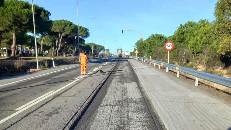 La Junta ejecuta obras en la A-492 a la altura de Aljaraque y Gibraleón