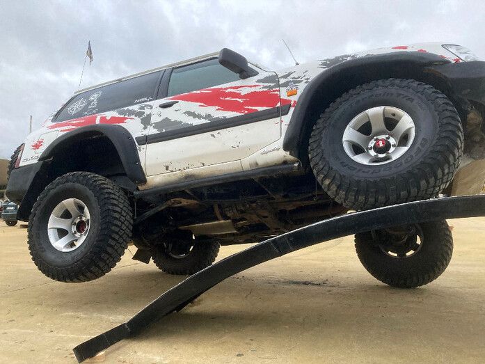 Medio centenar de vehículos participan en una concentración de 4x4 en Isla Cristina