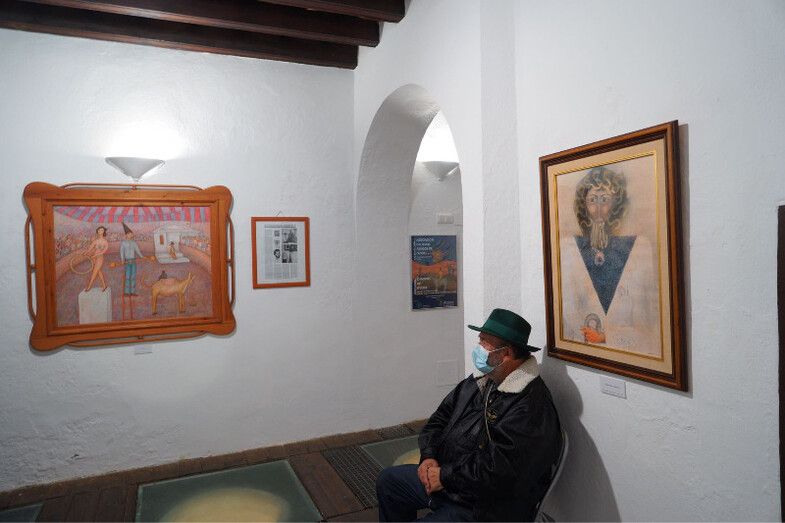 Inaugurada una exposición en homenaje al pintor Overli en Ayamonte