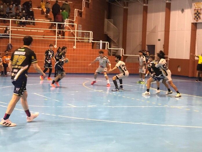Cuarta victoria consecutiva del PAN Moguer (27-23)