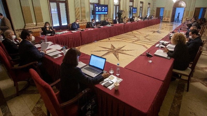 El Pleno da luz verde al nuevo contrato de la Zona ORA y condena a los 'indeseables' que causaron destrozos en la visita del Recre a Córdoba