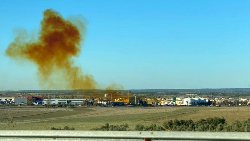 La Guardia Civil abre una investigación para conocer el origen de la explosión en una empresa química en Niebla
