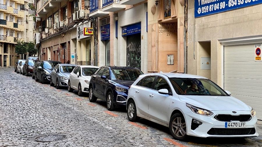 El Ayuntamiento refuerza la carga y descarga en el centro, a petición de Huelva Comercio