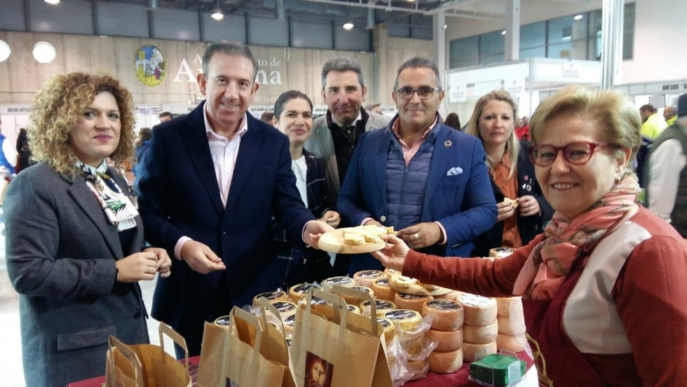 El XX Mercado del Queso Artesano de Aracena reúne lo mejor del sector