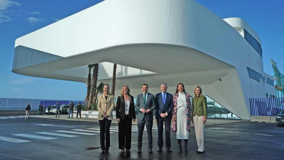 Moreno: 'Haremos que el Puerto de Huelva sea de los más importantes de España y de Europa en términos de carga industrial'