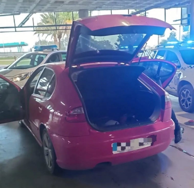 Pillado un conductor sin carné ni ITV tras darse a la fuga a gran velocidad en La Orden