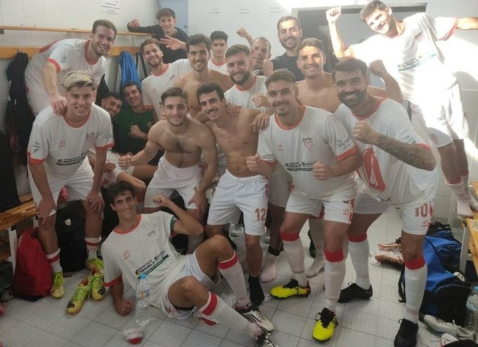 El Ayamonte le pasa su puesto de descenso al Cartaya