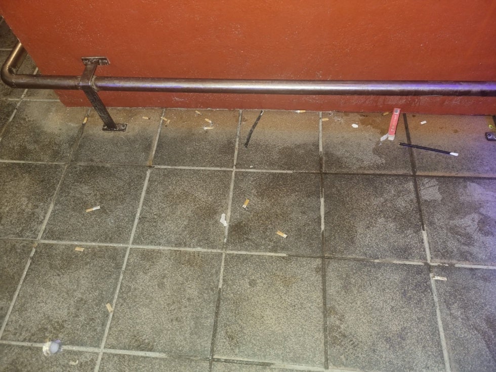 Desalojan en El Rocío por graves infracciones un bar que acumula una decena de denuncias