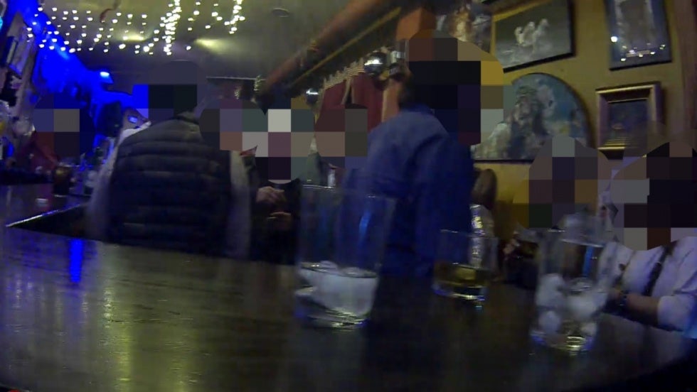 Desalojan en El Rocío por graves infracciones un bar que acumula una decena de denuncias