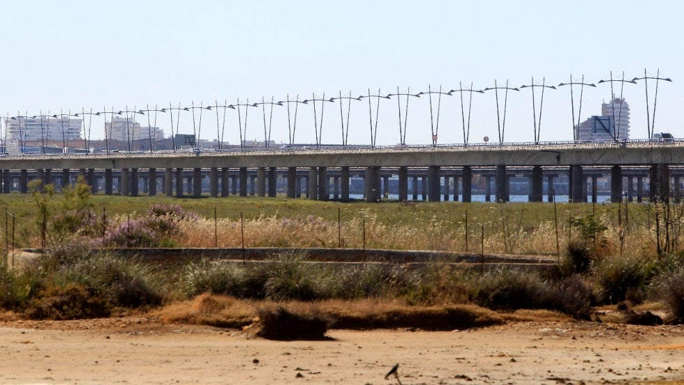 La Junta recibe seis ofertas para instalar el nuevo sistema de iluminación del Puente del Odiel