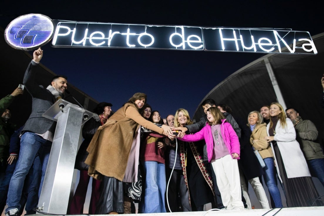 El Puerto de Huelva luce alumbrado navideño desde la nueva lonja hasta la avenida Francisco Montenegro