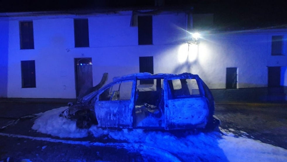 Sofocan el incendio de un vehículo en Higuera de la Sierra y un escape de gas en Aracena