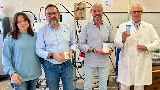Integrantes de Mesa de la Ría con los investigadores de la US.