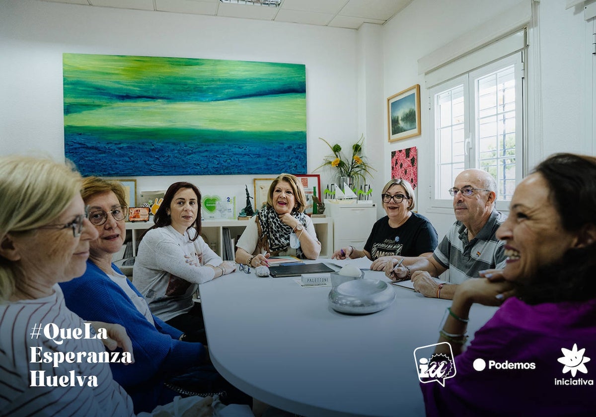 Integrantes de la candidatura de Con Andalucía con miembros de AFA