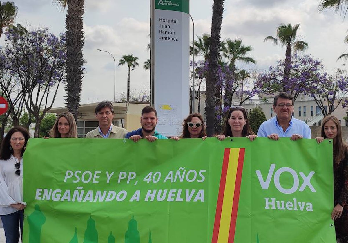 Integrantes de Vox Huelva, este sábado