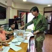 Wenceslao Font ejerciendo su derecho a voto