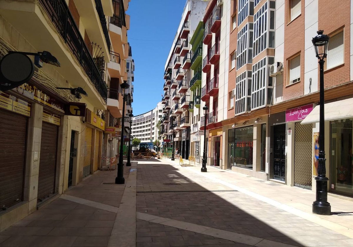 Las farolas de estilo isabelino instaladas en la calle Gravina