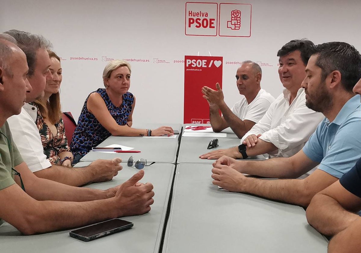 La reunión del grupo municipal socialista con los detallistas del Mercado de San Sebastián